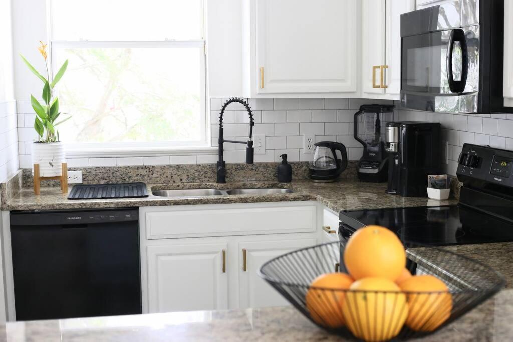 Sanctuary Gainesville Bright 2 Bedroom King Condo Εξωτερικό φωτογραφία